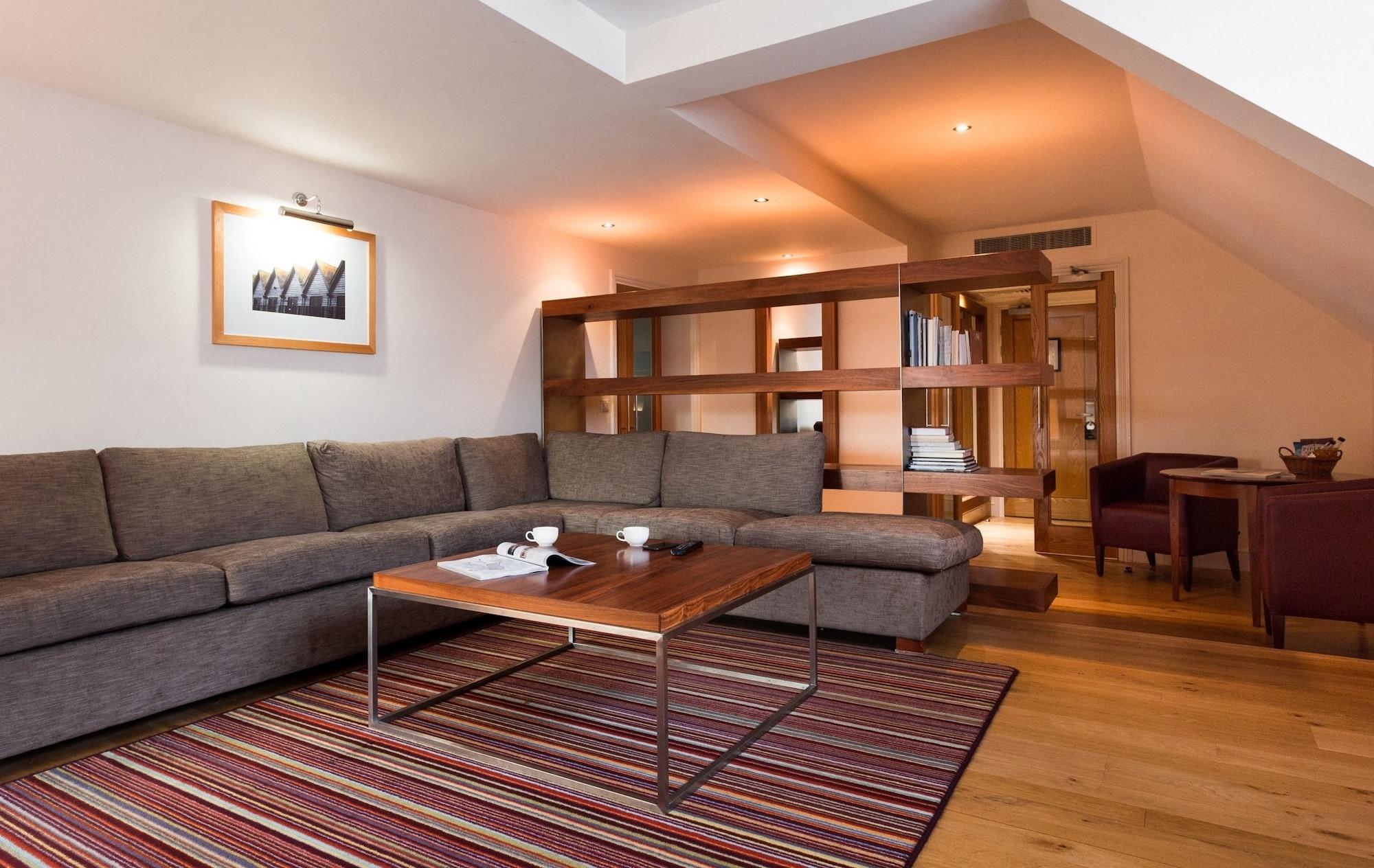 Abode Hotel 4*
